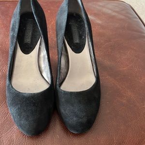 Like new Banana Republic suede heels